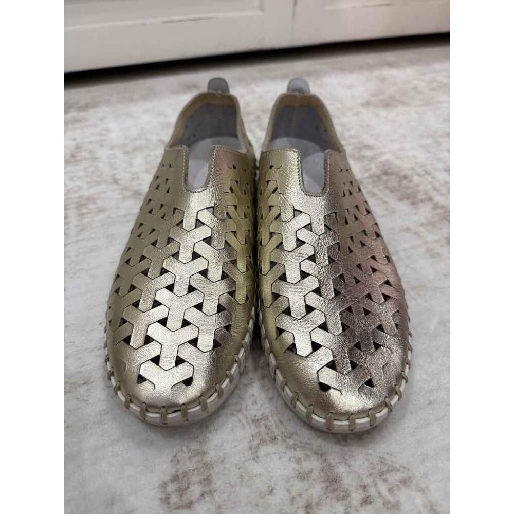 Eric Michael Inez Gold Leather Laser Cut Slip On Comfort Loafers Flats Sz